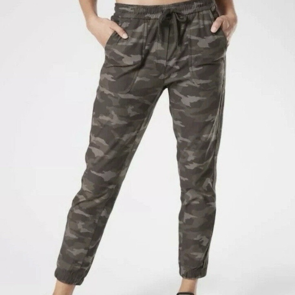 Athleta Farallon Jogger Pants Sz 6 Petite Green Camo Elastic Waist Stretch 6P